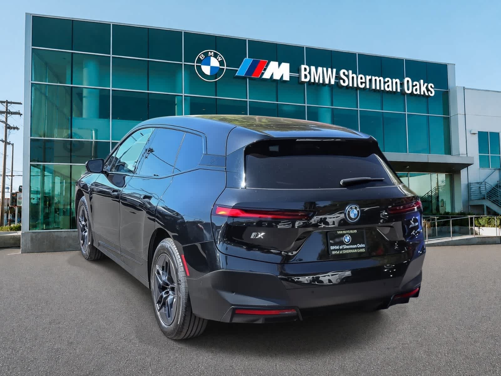 Used 2024 BMW iX xDrive50 w/ Convenience Package AWD/4WD image 6