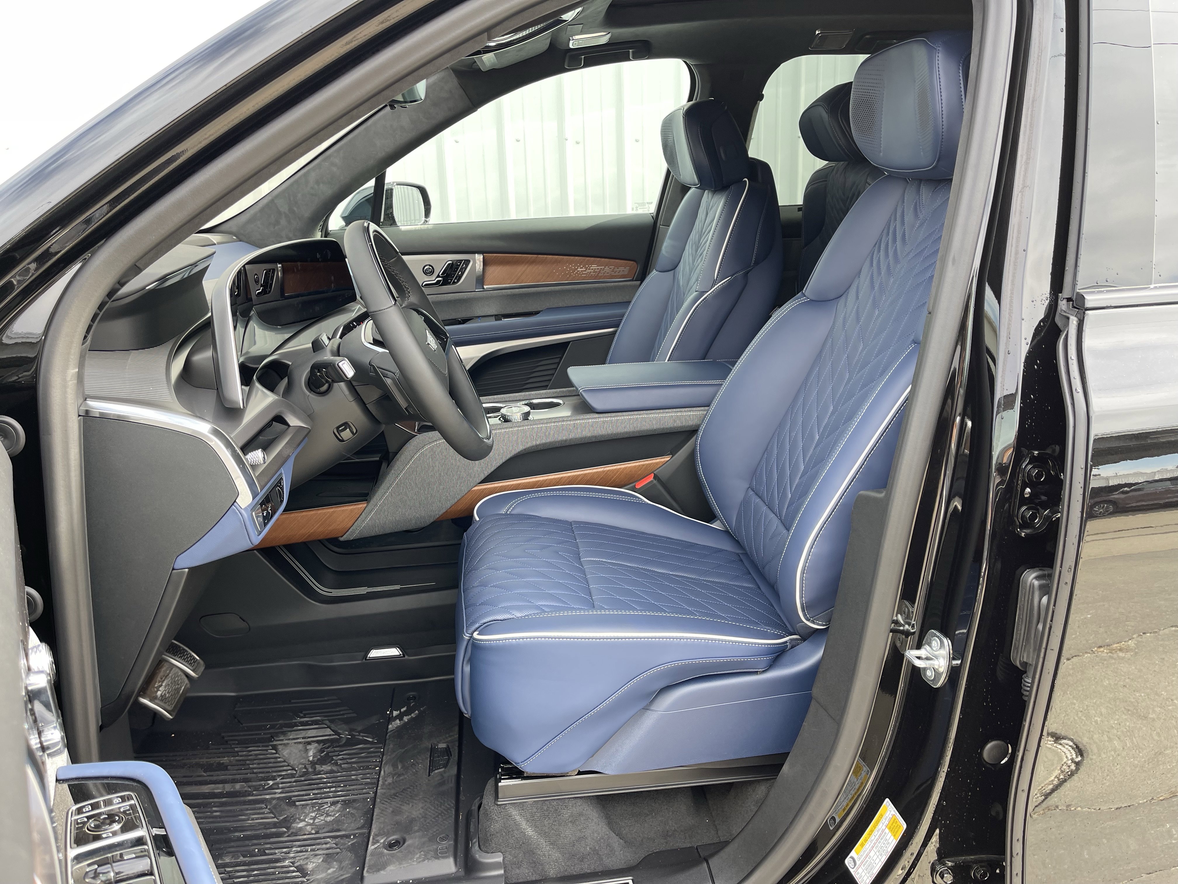 New 2026 Cadillac Vistiq Premium Luxury w/ LPO, Floor Liner Package image 7