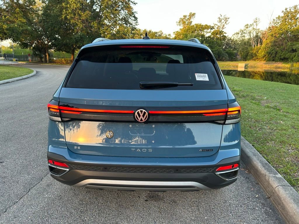 Used 2025 Volkswagen Taos SE image 4