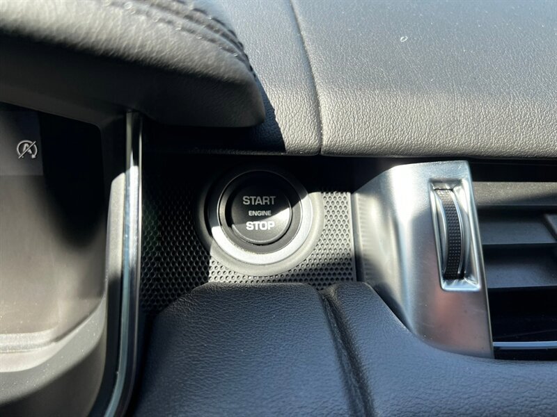 Used 2019 Land Rover Range Rover Sport HSE AWD/4WD image 39