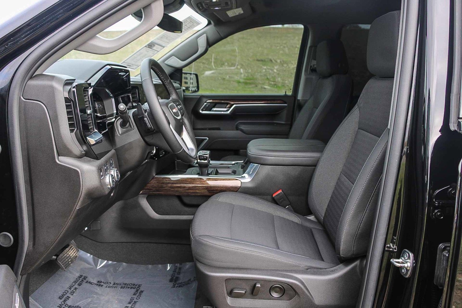 Used 2025 GMC Sierra 1500 Elevation w/ Preferred Package image 17