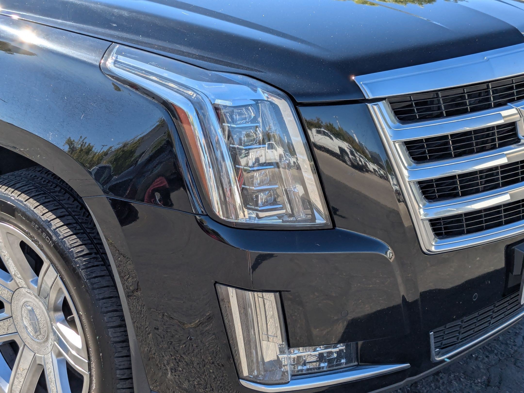 Used 2020 Cadillac Escalade ESV Luxury AWD/4WD image 11