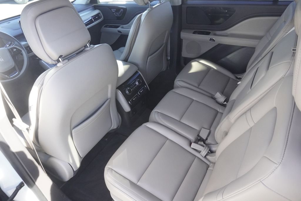 Used 2020 Lincoln Aviator AWD image 29