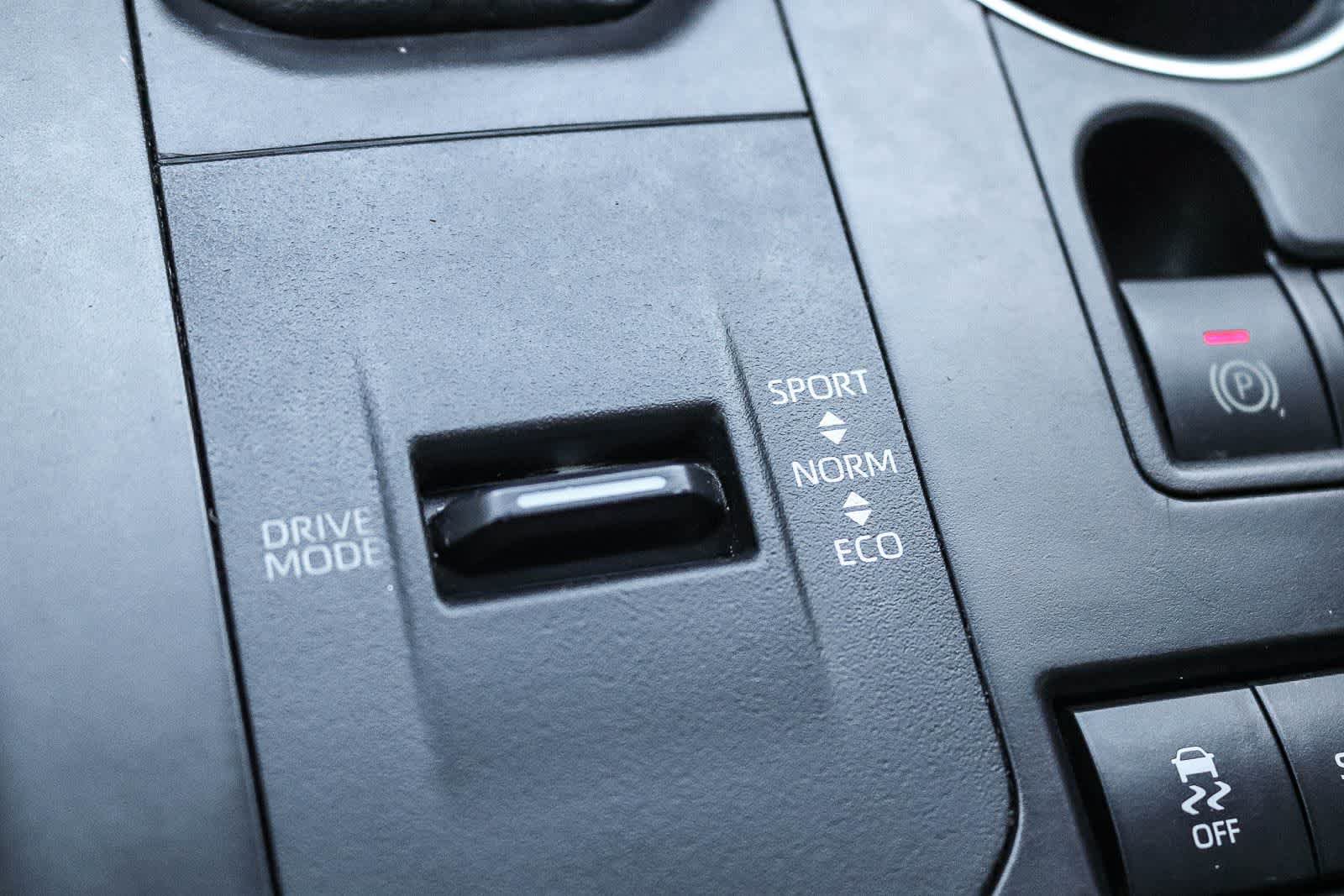 Used 2021 Toyota Highlander L FWD image 21