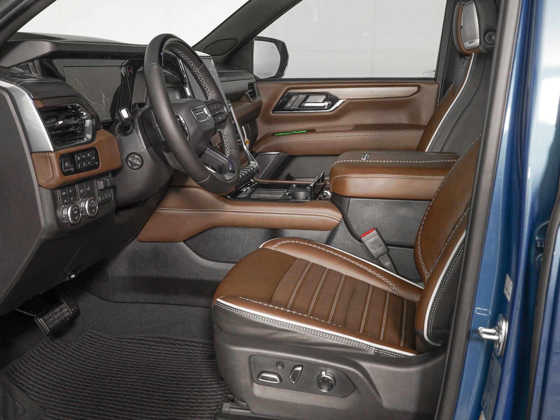 Used 2026 GMC Yukon Denali Ultimate AWD/4WD image 16