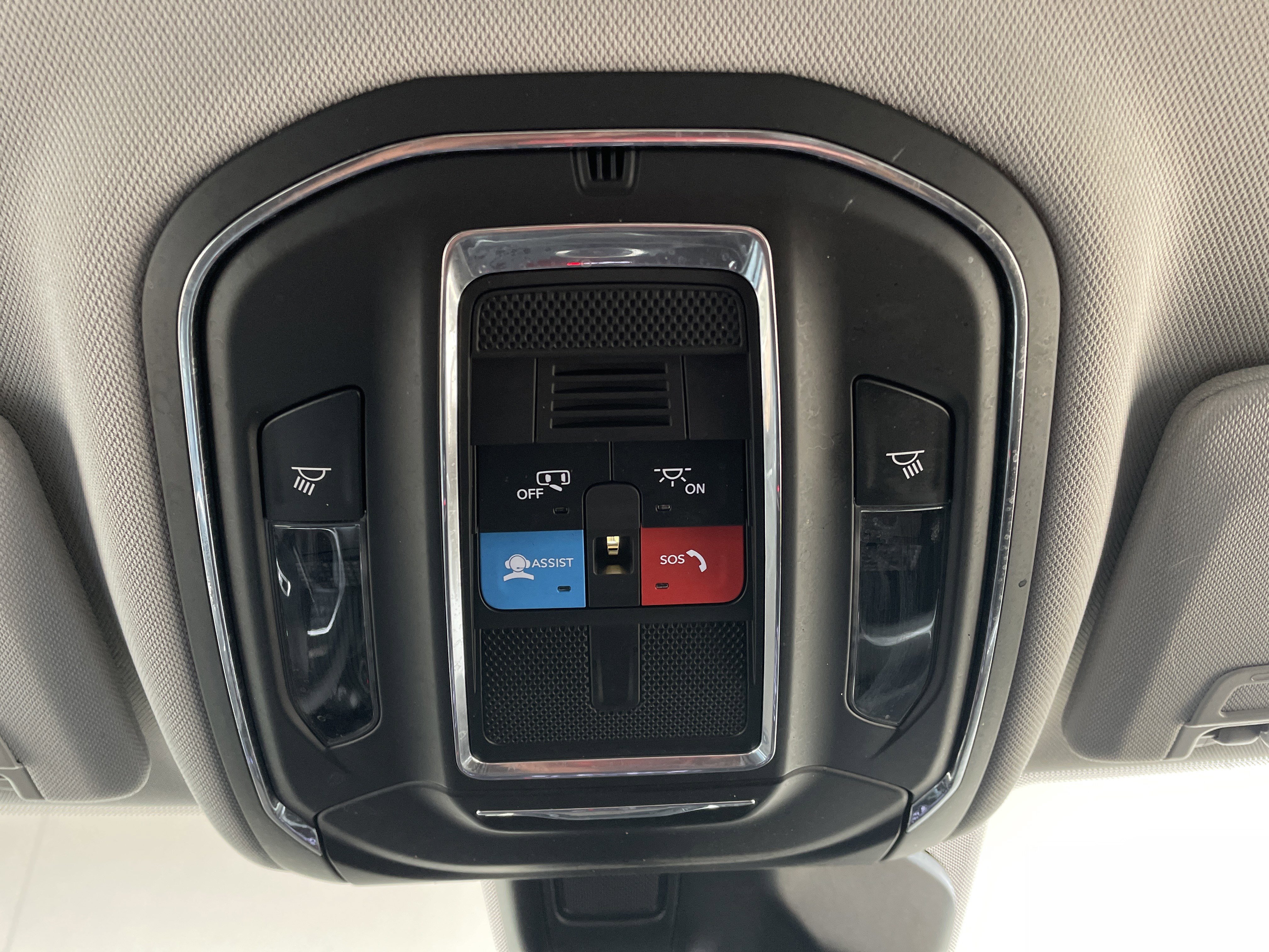 Used 2023 Jeep Grand Cherokee Laredo w/ MOPAR Finishing Package image 17