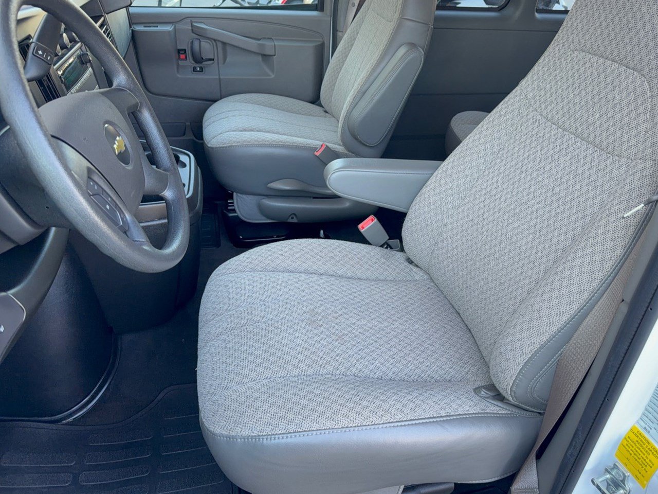 Certified 2025 Chevrolet Express 3500 LT w/ LT Preferred Equipment Group RWD image 5