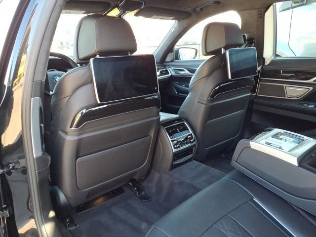 Used 2017 BMW 750i image 18
