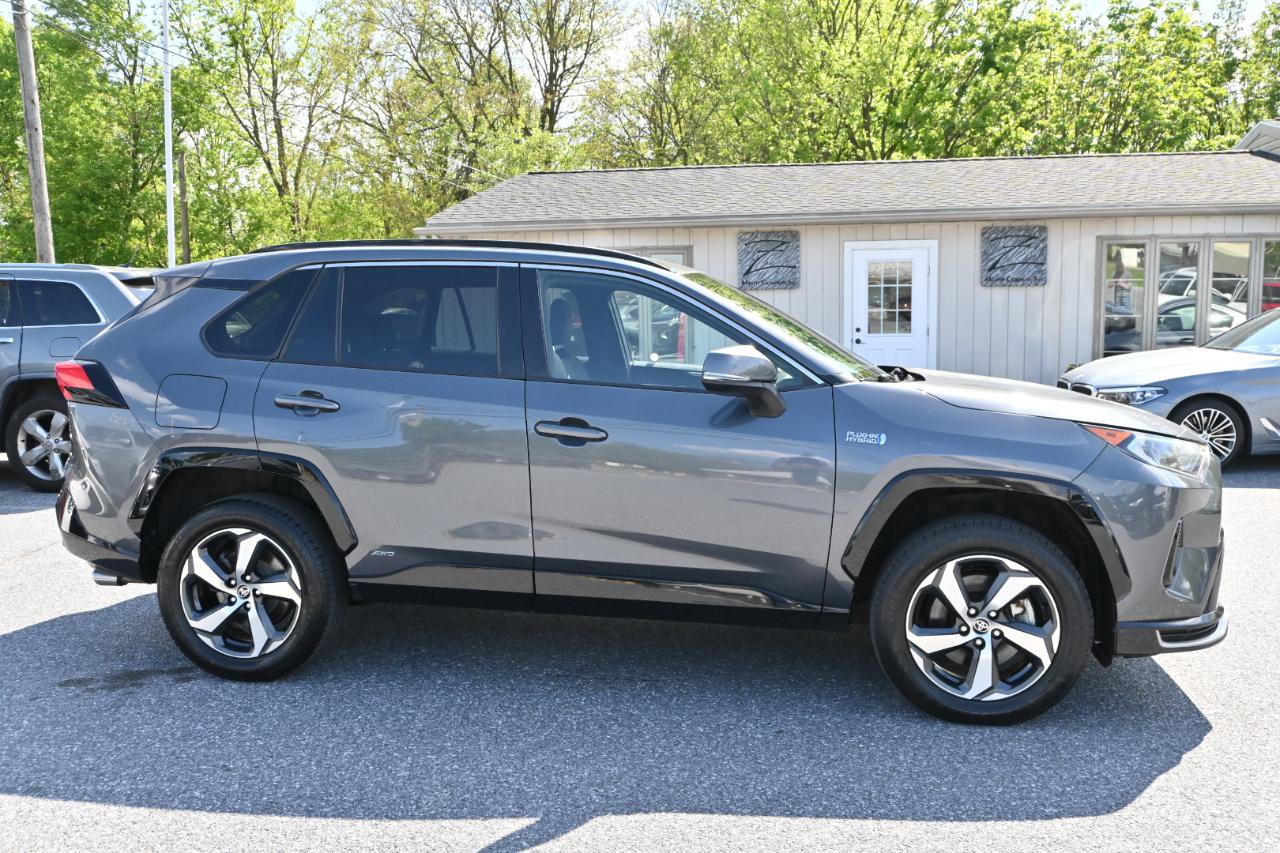 Used 2021 Toyota RAV4 SE w/ Weather & Moonroof Package AWD/4WD image 12