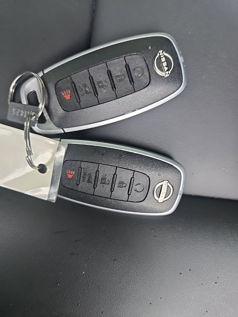 Used 2023 Nissan Rogue SV w/ SV Premium B Package image 44