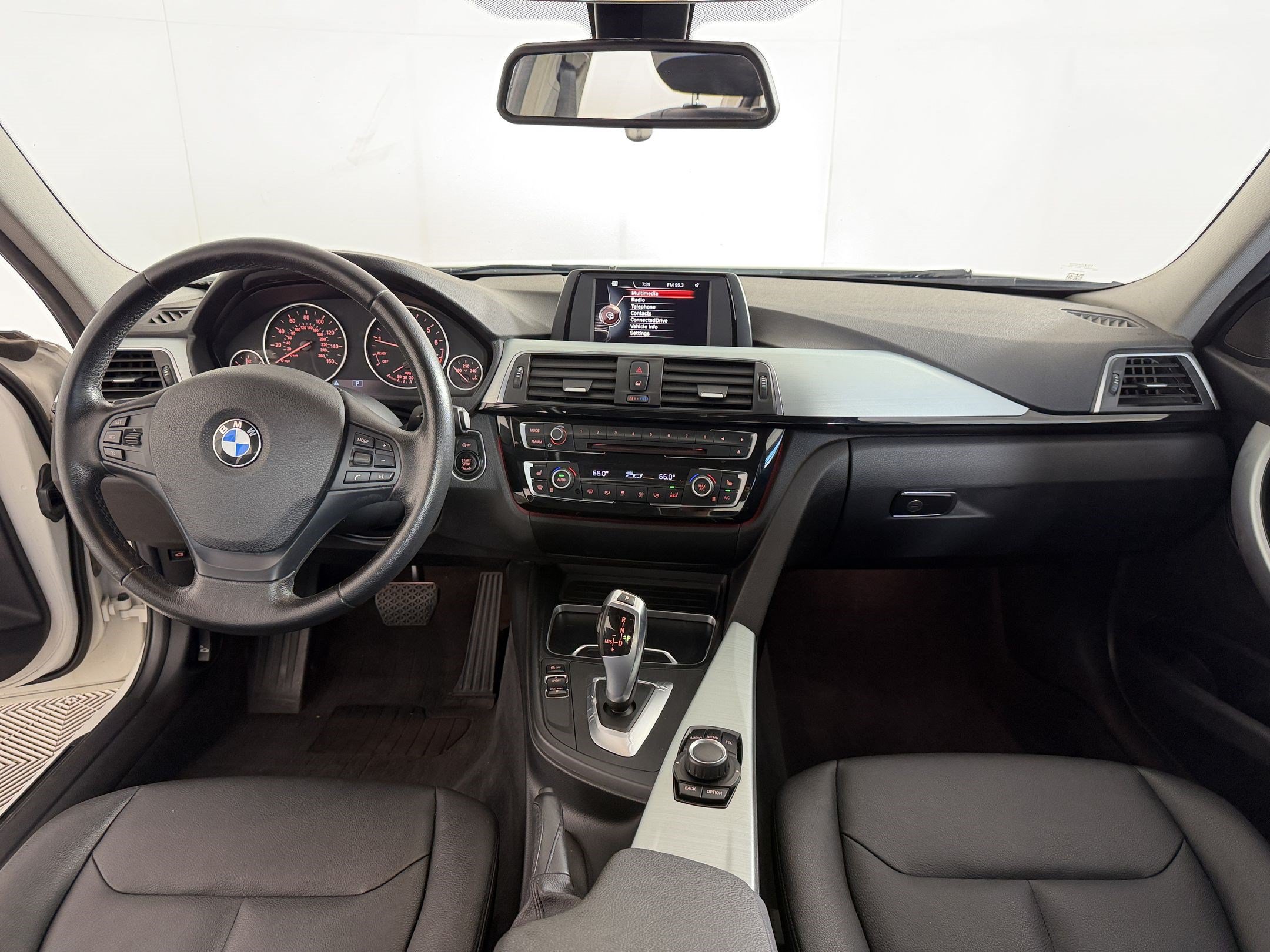 Used 2016 BMW 320i xDrive Sedan AWD/4WD image 16