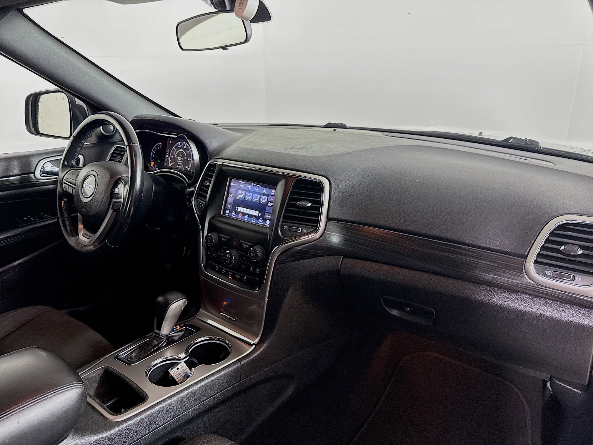 Used 2019 Jeep Grand Cherokee Laredo AWD/4WD image 36
