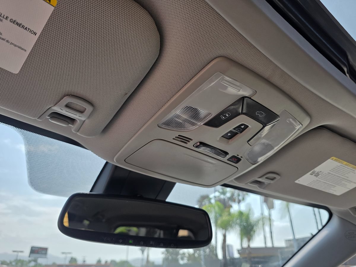 Used 2019 Toyota Sienna XLE w/ XLE Navigation Package FWD image 41