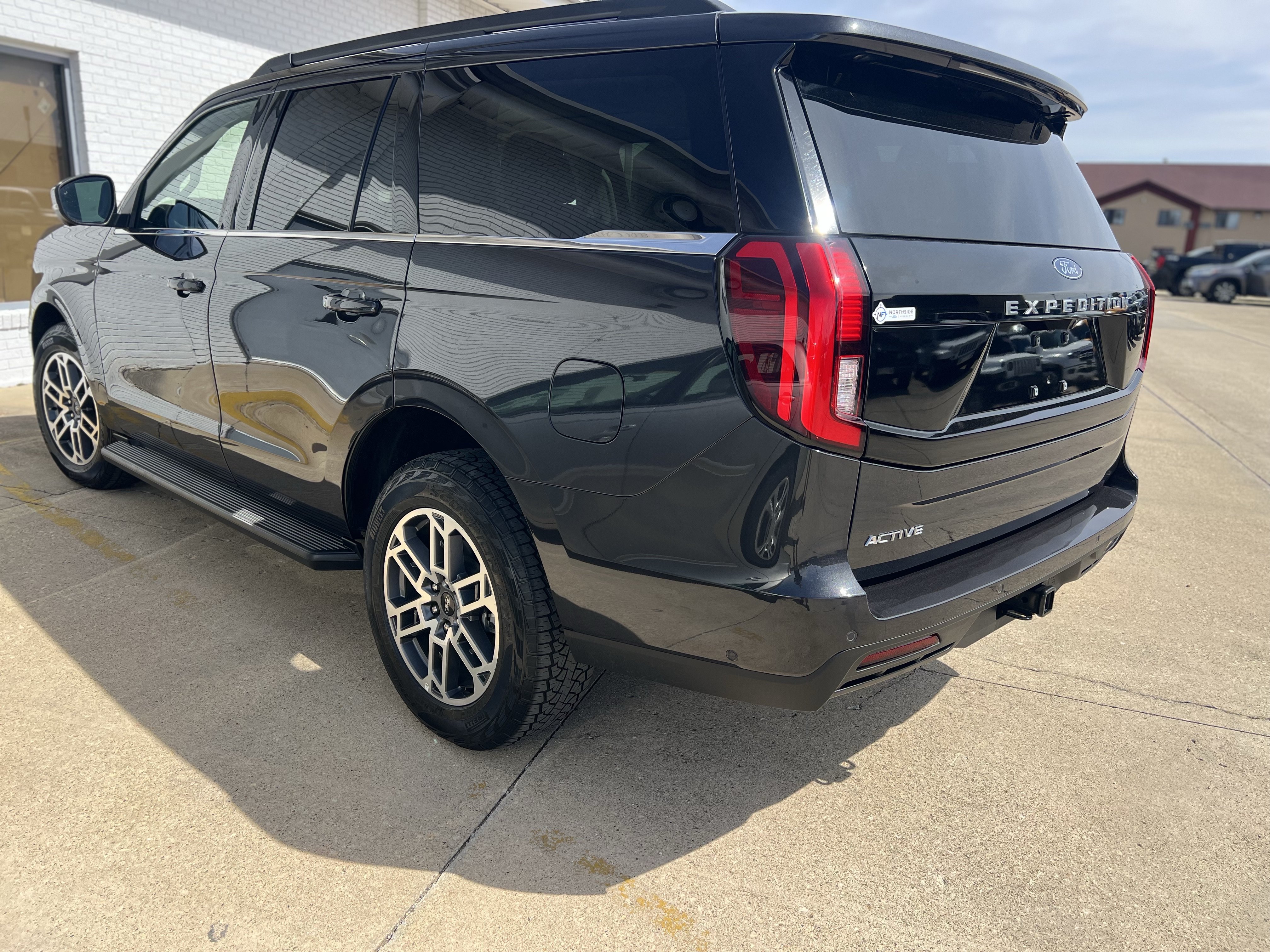 Used 2025 Ford Expedition Active AWD/4WD image 5