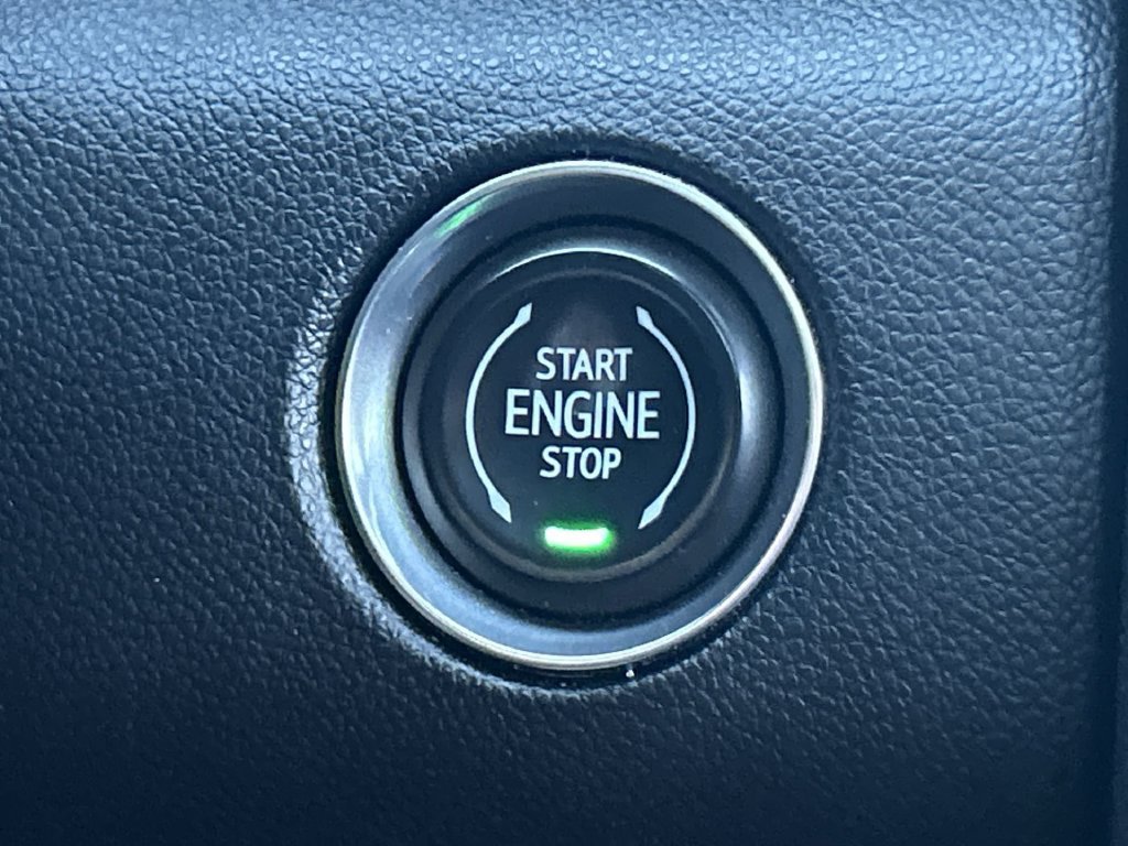 Used 2025 GMC Acadia Denali FWD image 17