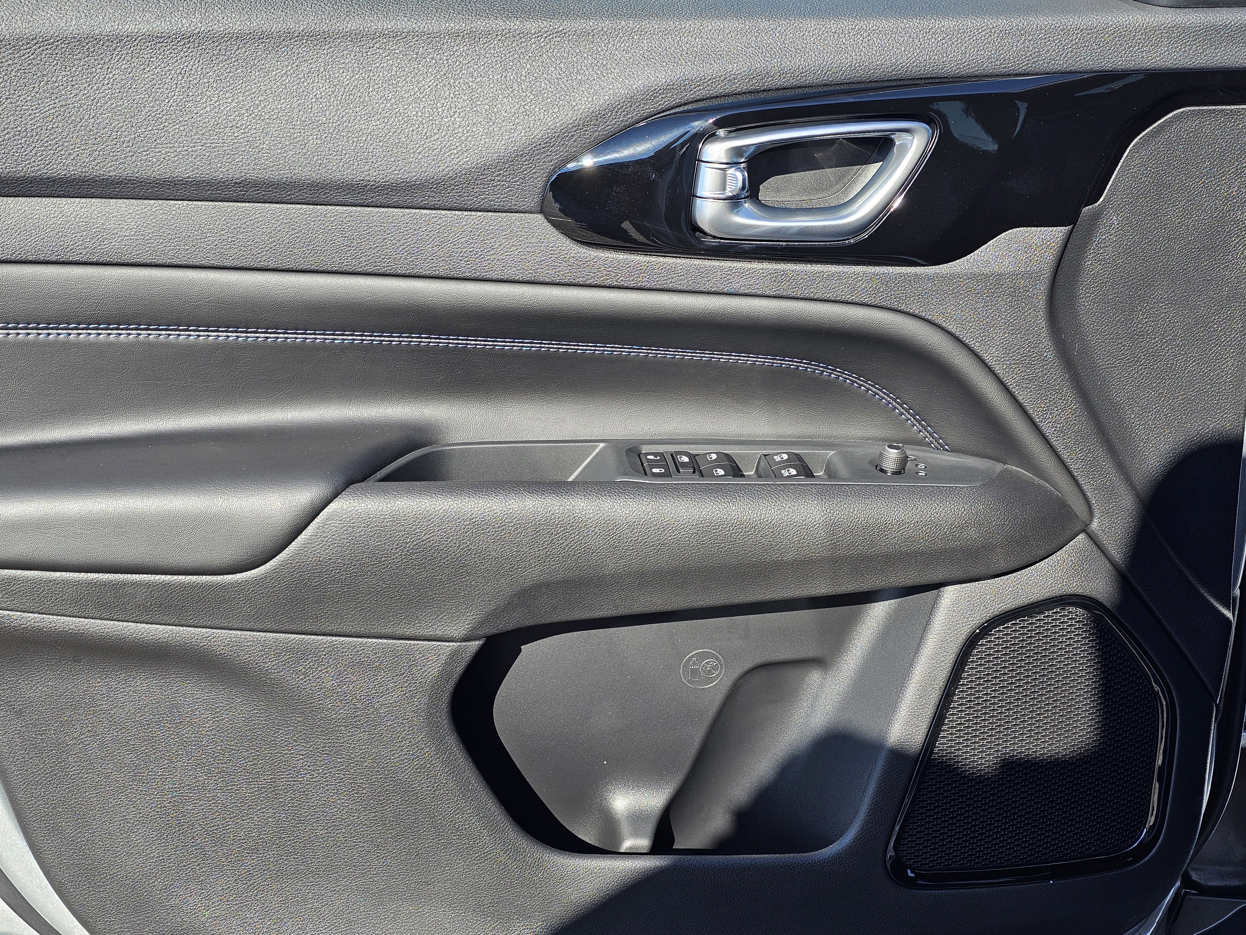 New 2026 Jeep Compass Latitude image 14