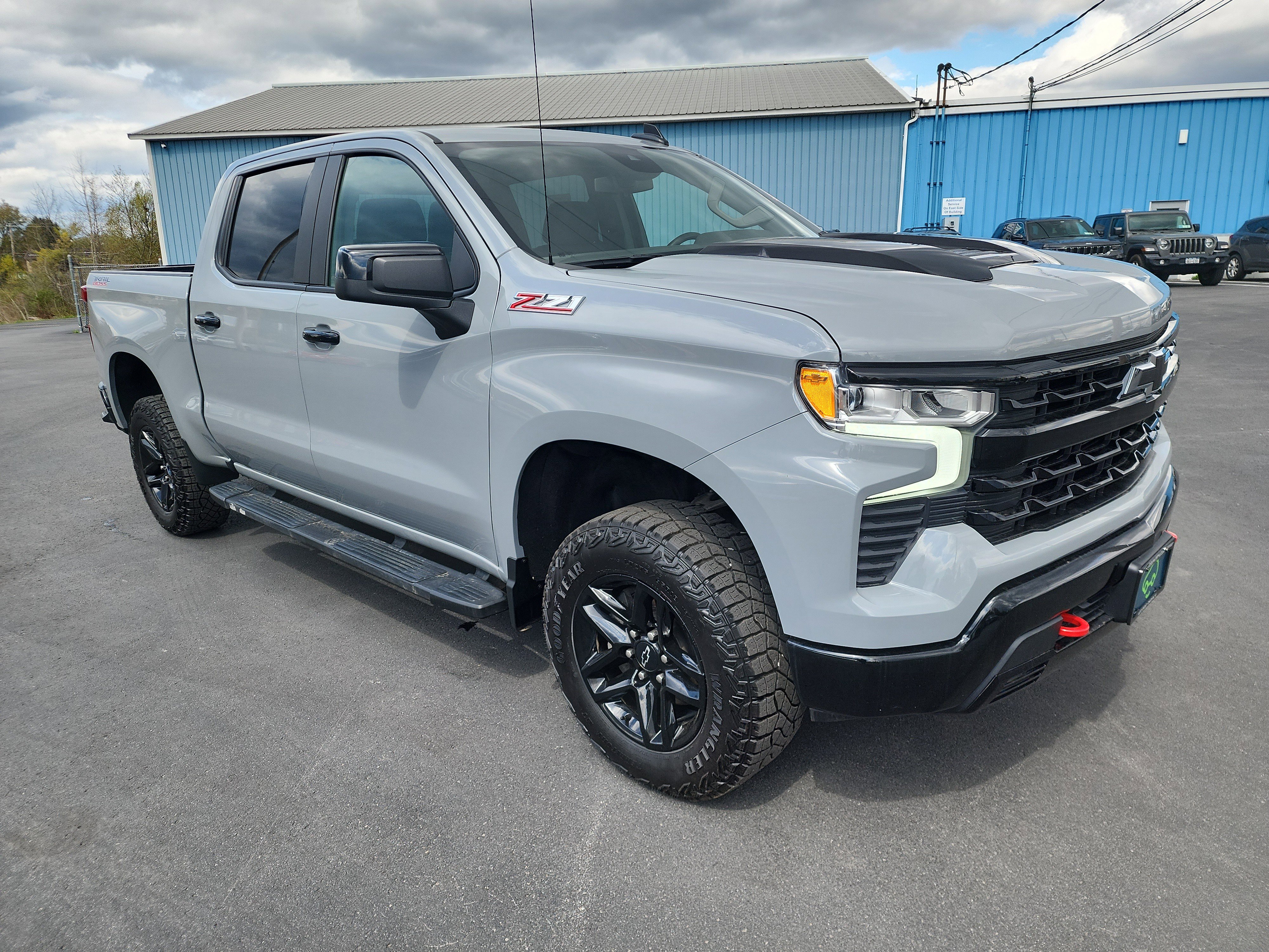Used 2024 Chevrolet Silverado 1500 LT Trail Boss AWD/4WD image 2