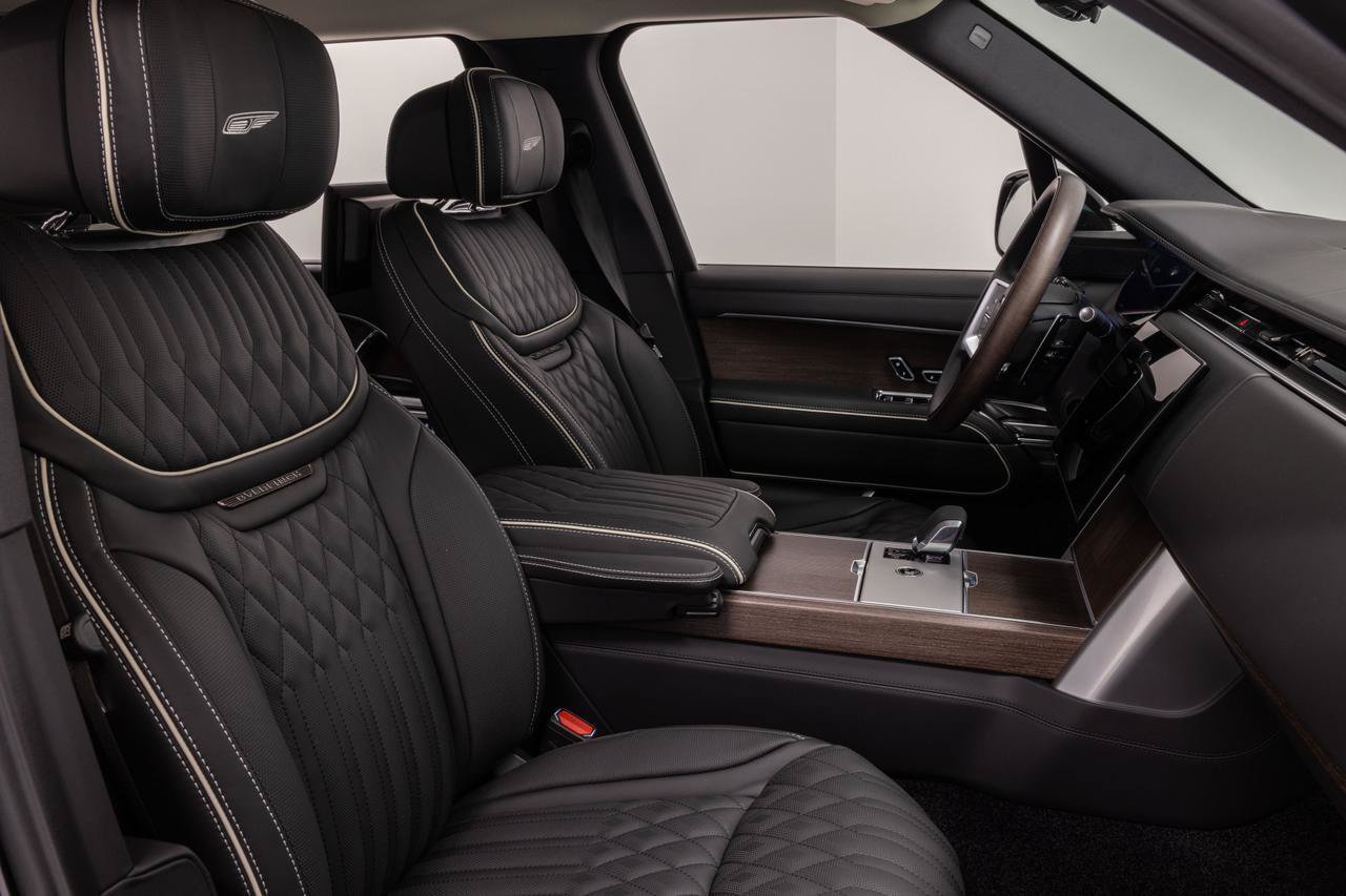 Used 2025 Land Rover Range Rover Long Wheelbase Autobiography AWD/4WD image 3