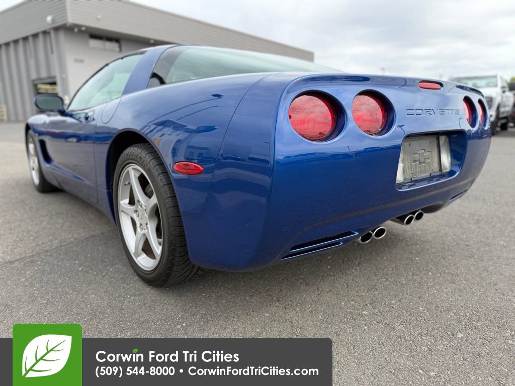Used 2003 Chevrolet Corvette Coupe w/ Preferred Equipment Group RWD image 10