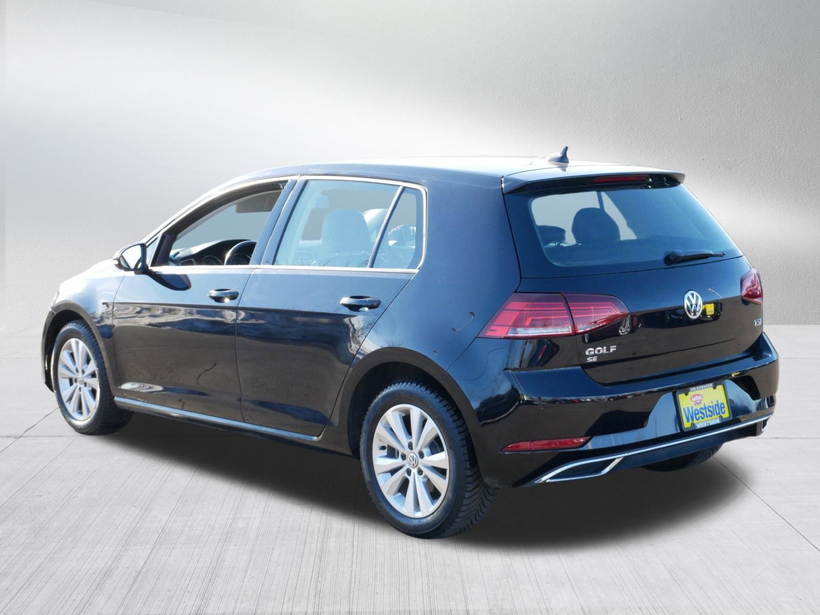 Used 2018 Volkswagen Golf SE image 5