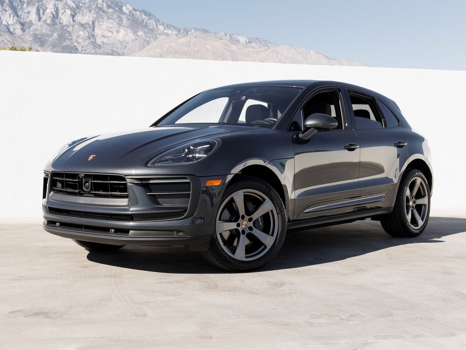Used 2025 Porsche Macan AWD/4WD image 1