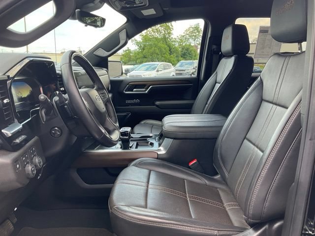 Used 2024 Chevrolet Silverado 1500 High Country w/ Midnight Edition AWD/4WD image 2
