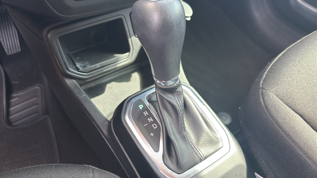 Used 2018 Jeep Renegade Latitude w/ UConnect 8.4 Nav Group FWD image 18