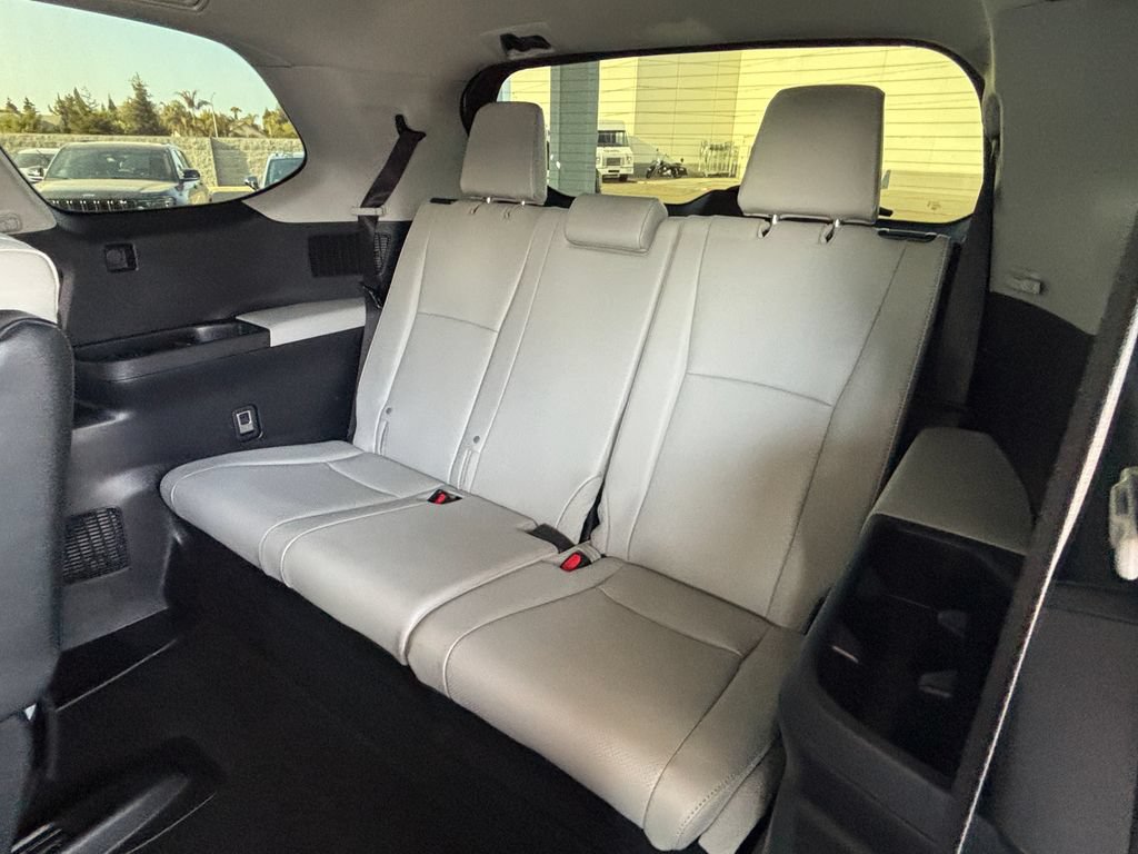 Used 2024 Toyota Grand Highlander AWD image 26