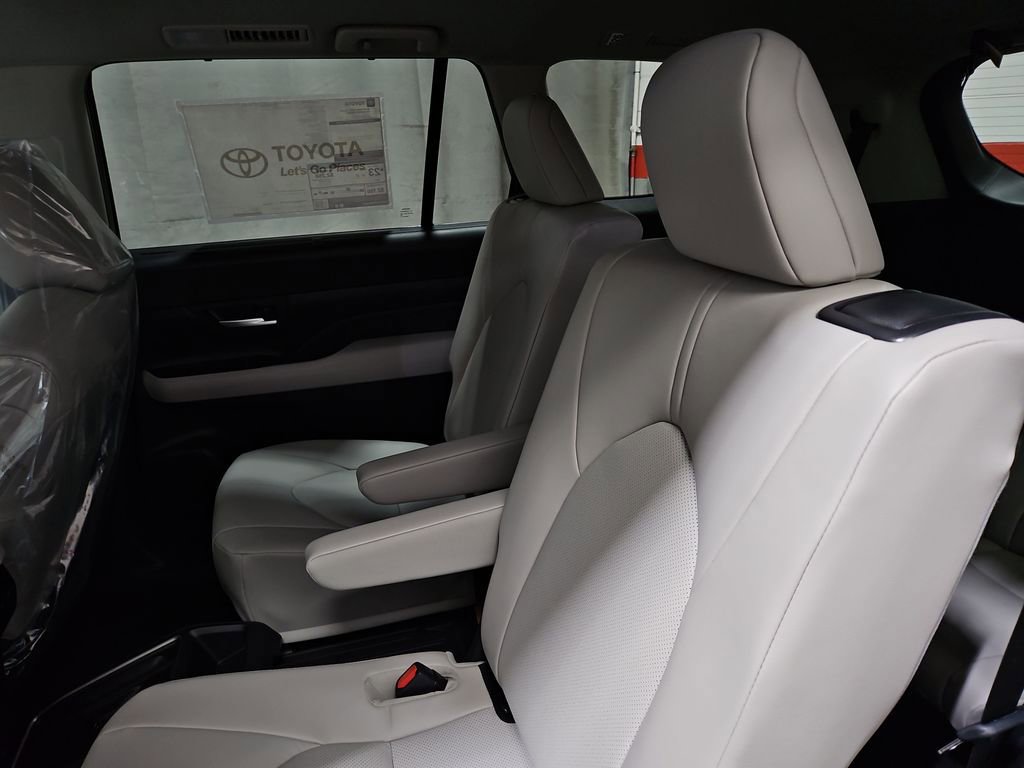 New 2026 Toyota Grand Highlander XLE image 22