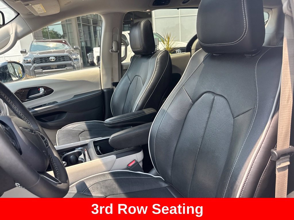 Used 2023 Chrysler Pacifica Limited FWD image 12