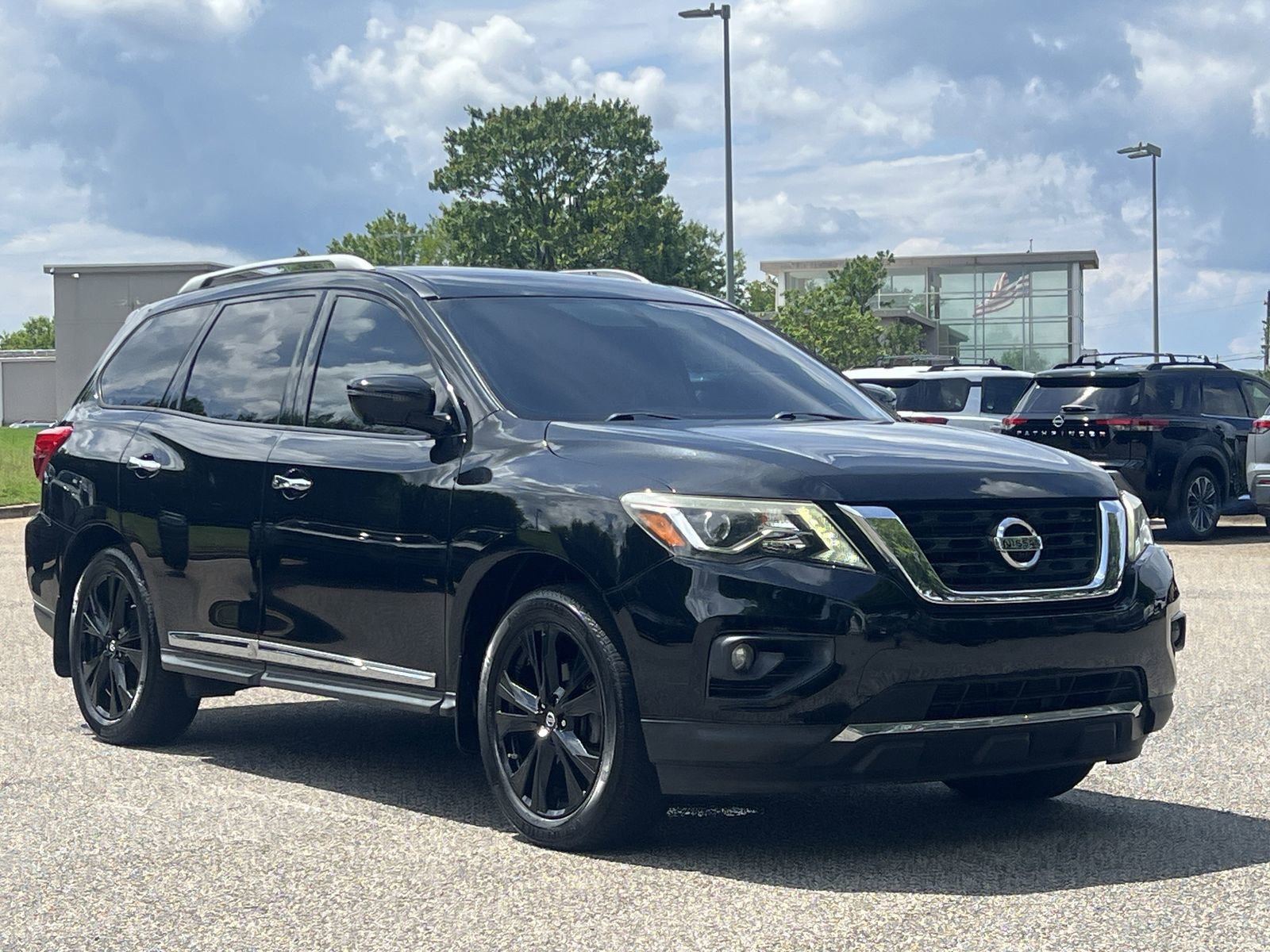 Used 2017 Nissan Pathfinder Platinum w/ Midnight Edition Package FWD image 31