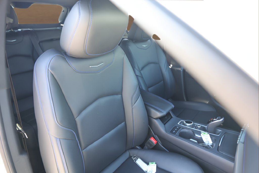 Certified 2025 Cadillac XT4 Sport FWD image 29