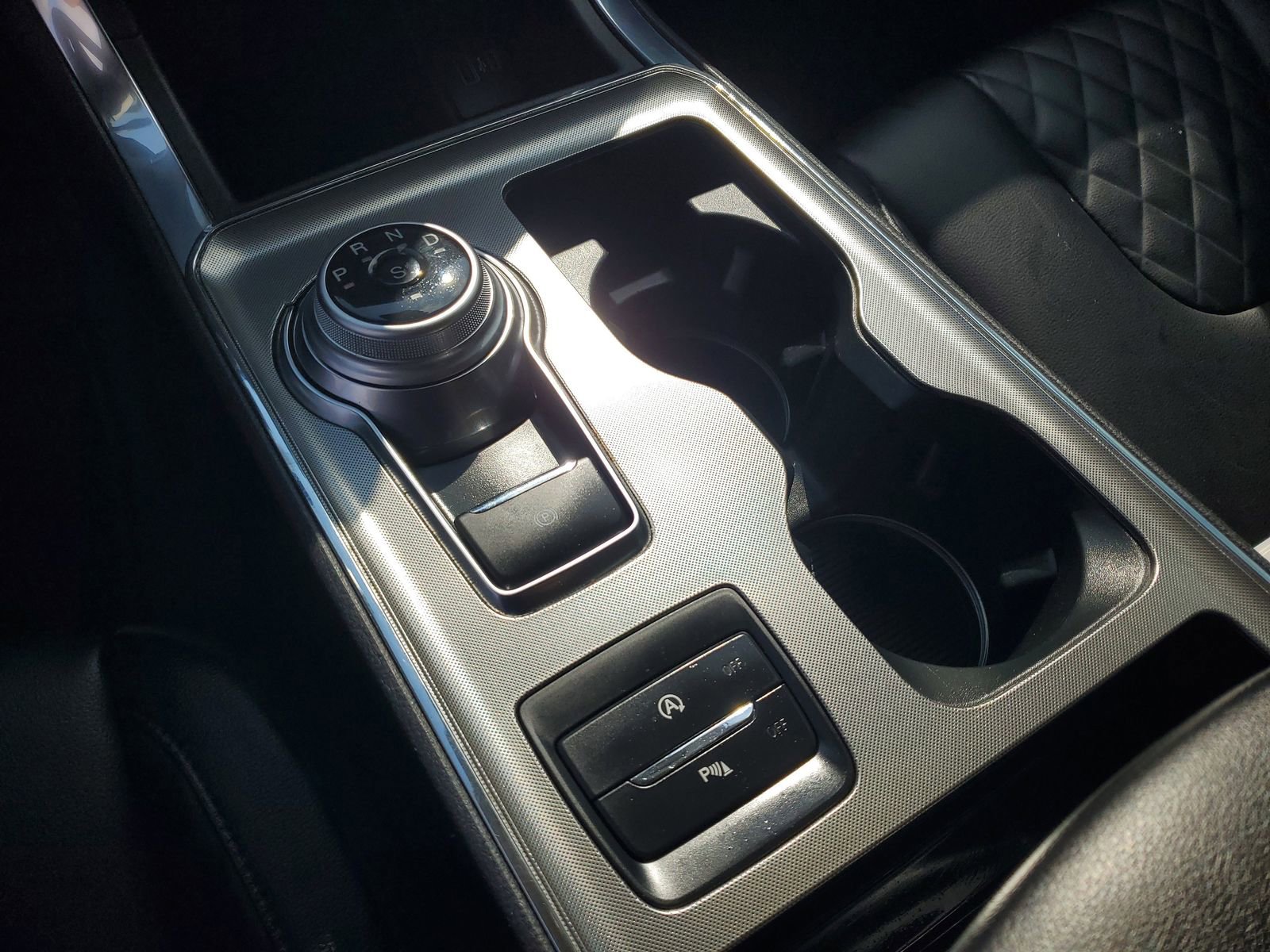 Certified 2024 Ford Edge Titanium image 28