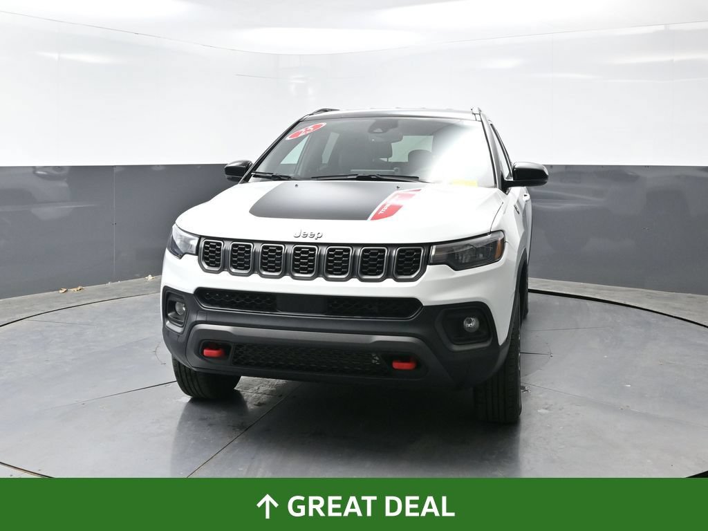 Used 2025 Jeep Compass Trailhawk AWD/4WD image 7