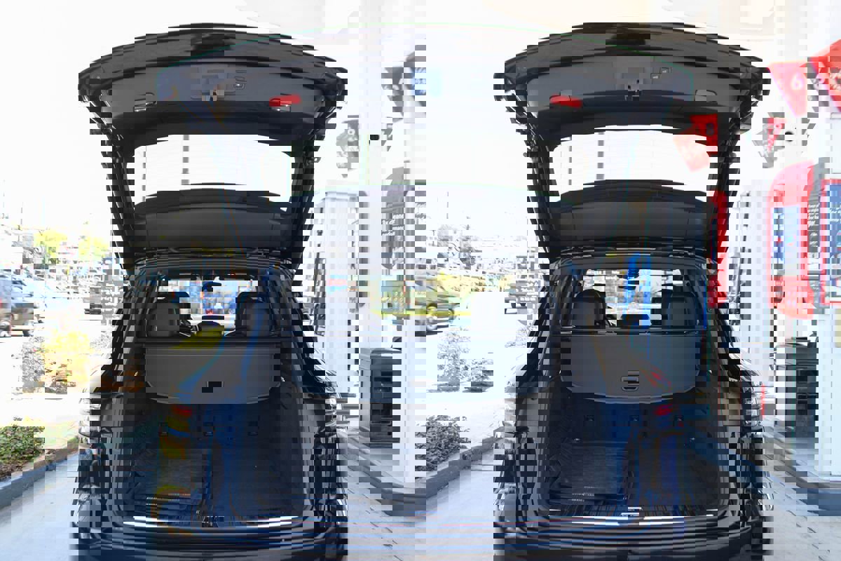 Used 2023 Porsche Cayenne Platinum Edition image 25