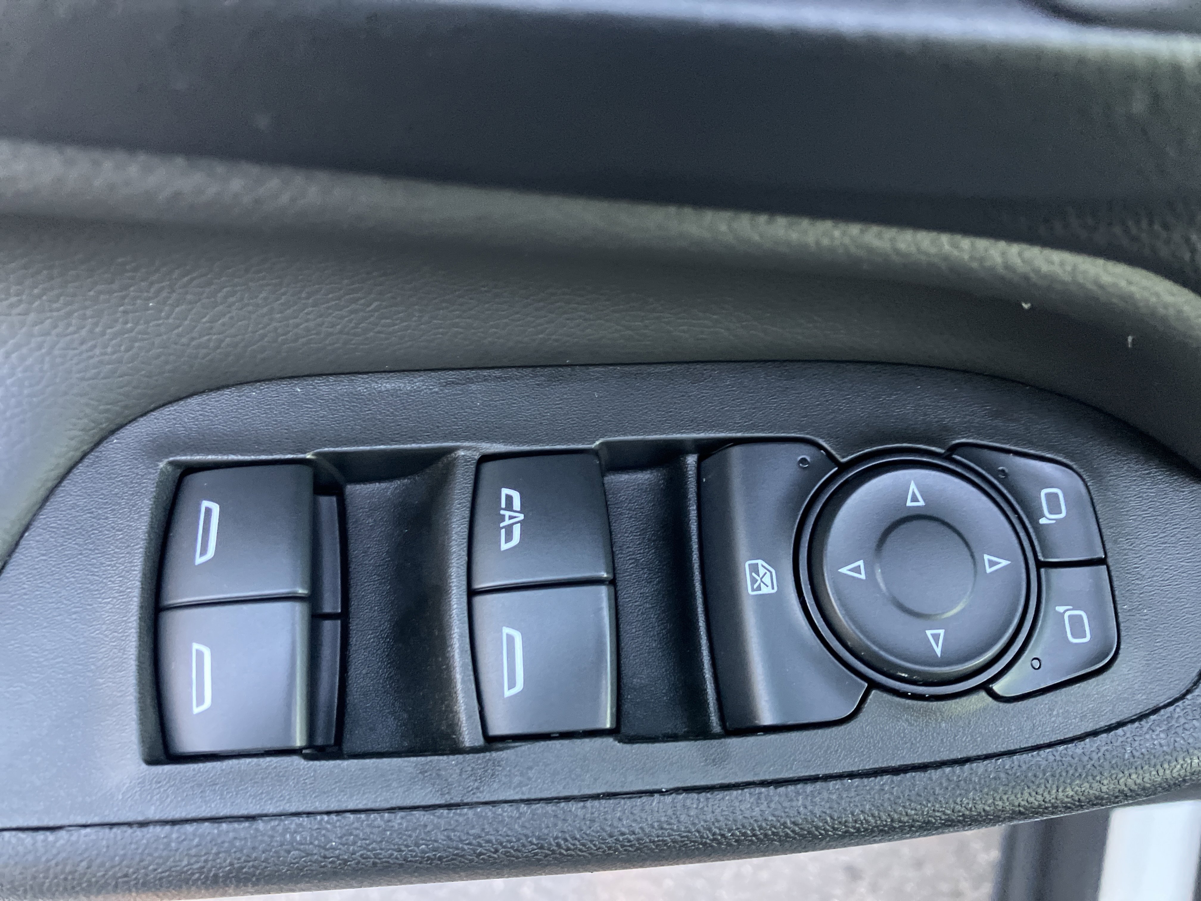 Used 2024 Chevrolet Equinox LT image 19