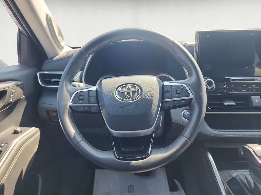 Used 2022 Toyota Highlander Platinum image 12