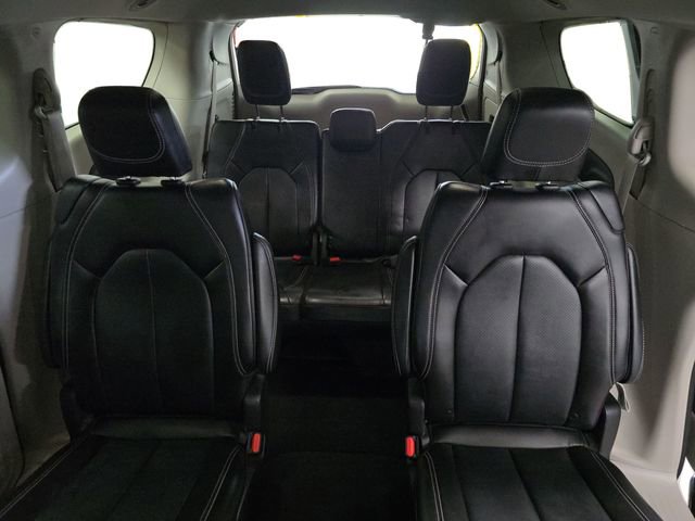 Used 2024 Chrysler Pacifica Touring-L image 23