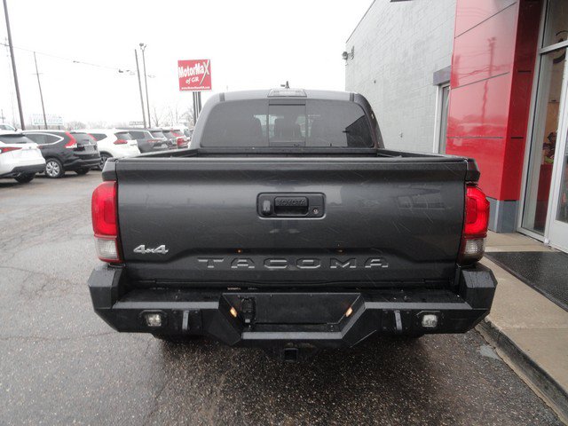 Used 2019 Toyota Tacoma SR5 AWD/4WD image 4