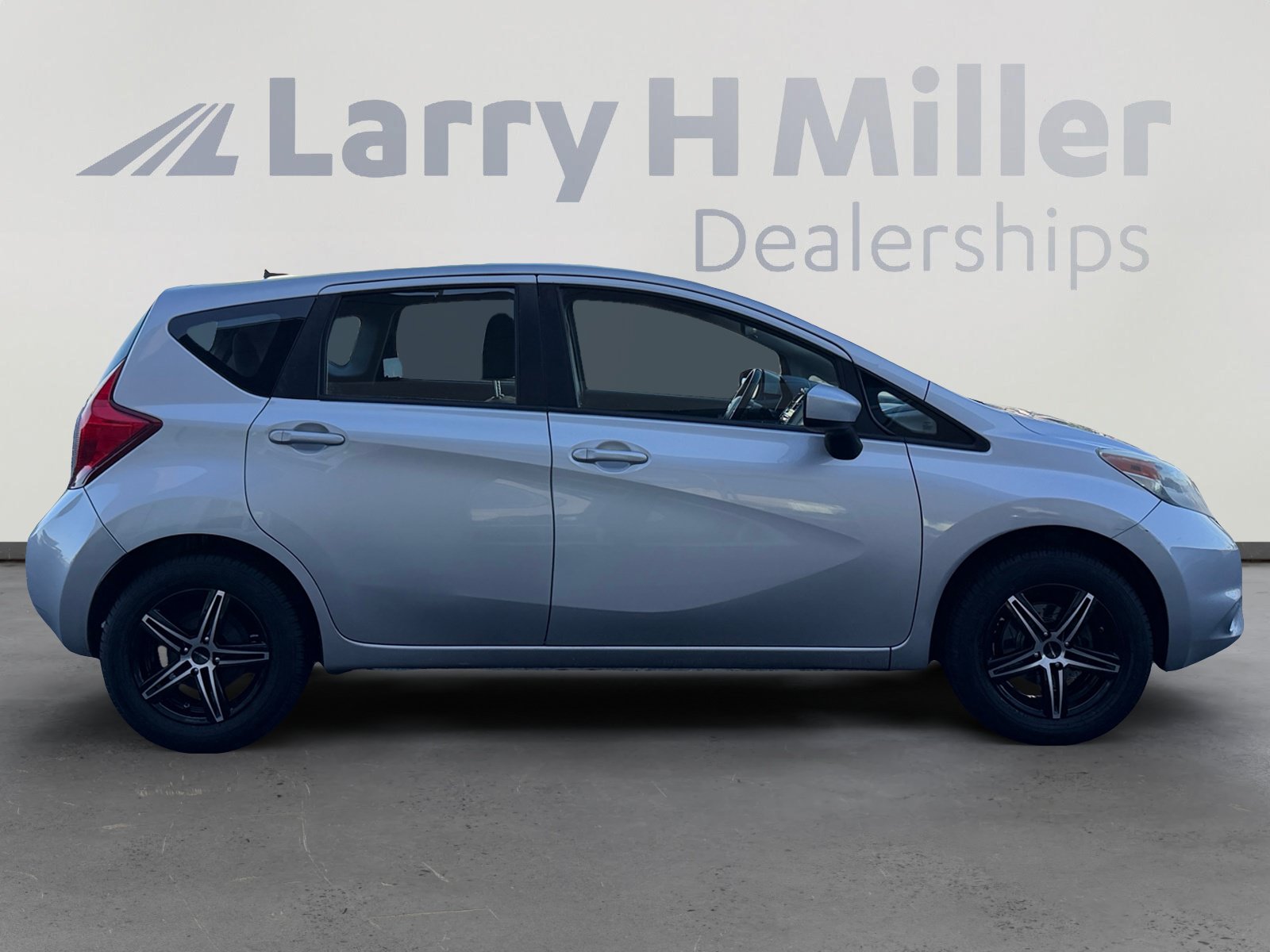 Used 2016 Nissan Versa Note SV FWD image 6