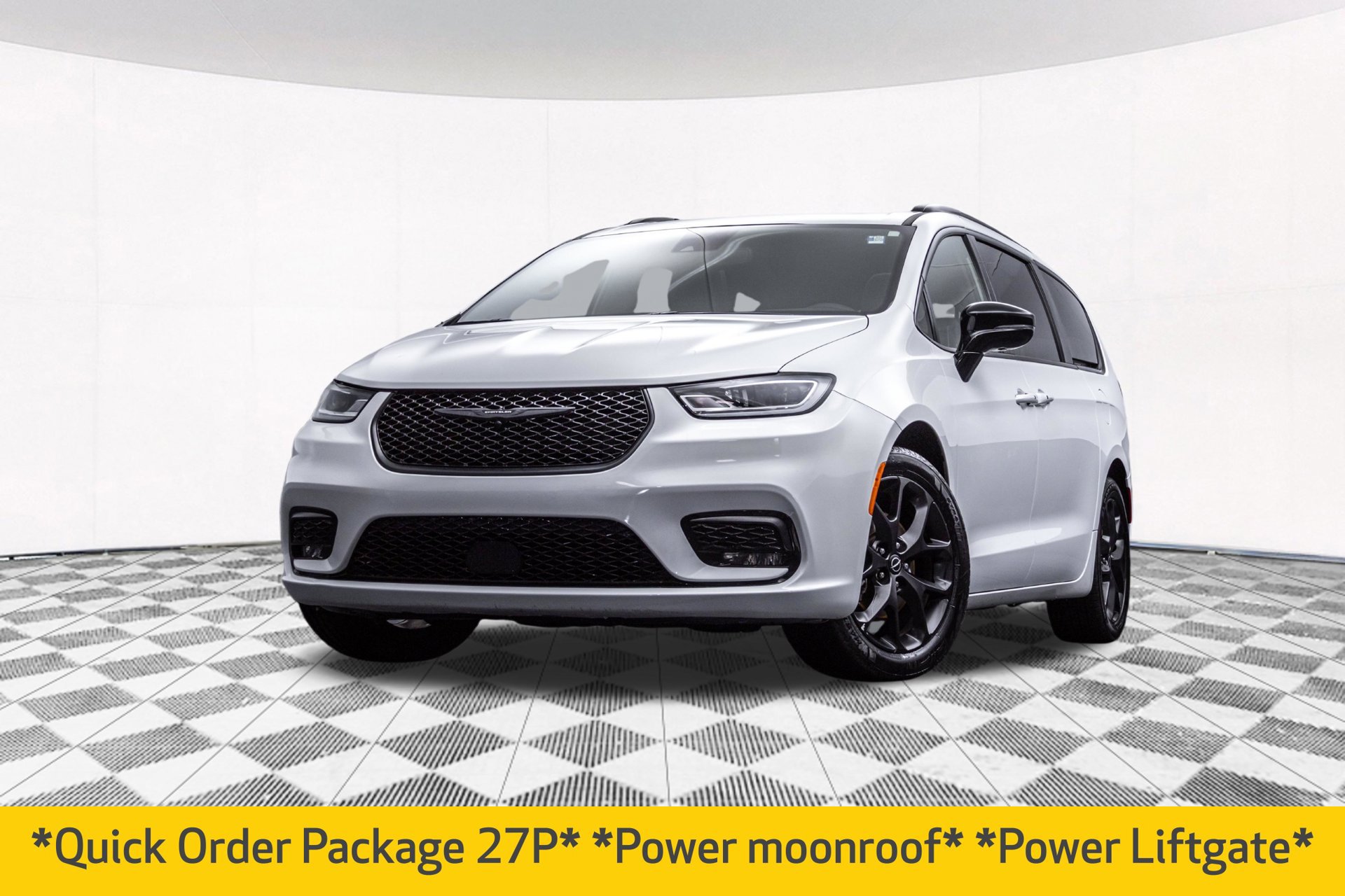 Used 2025 Chrysler Pacifica Limited FWD image 2