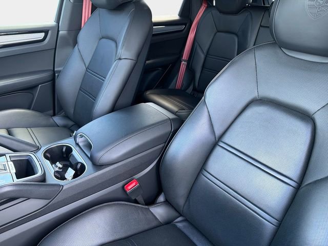 Used 2023 Porsche Cayenne Platinum Edition image 19