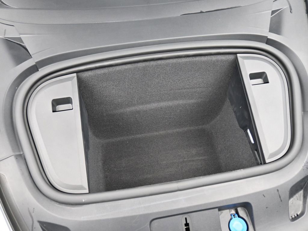 Certified 2024 Porsche Taycan image 33