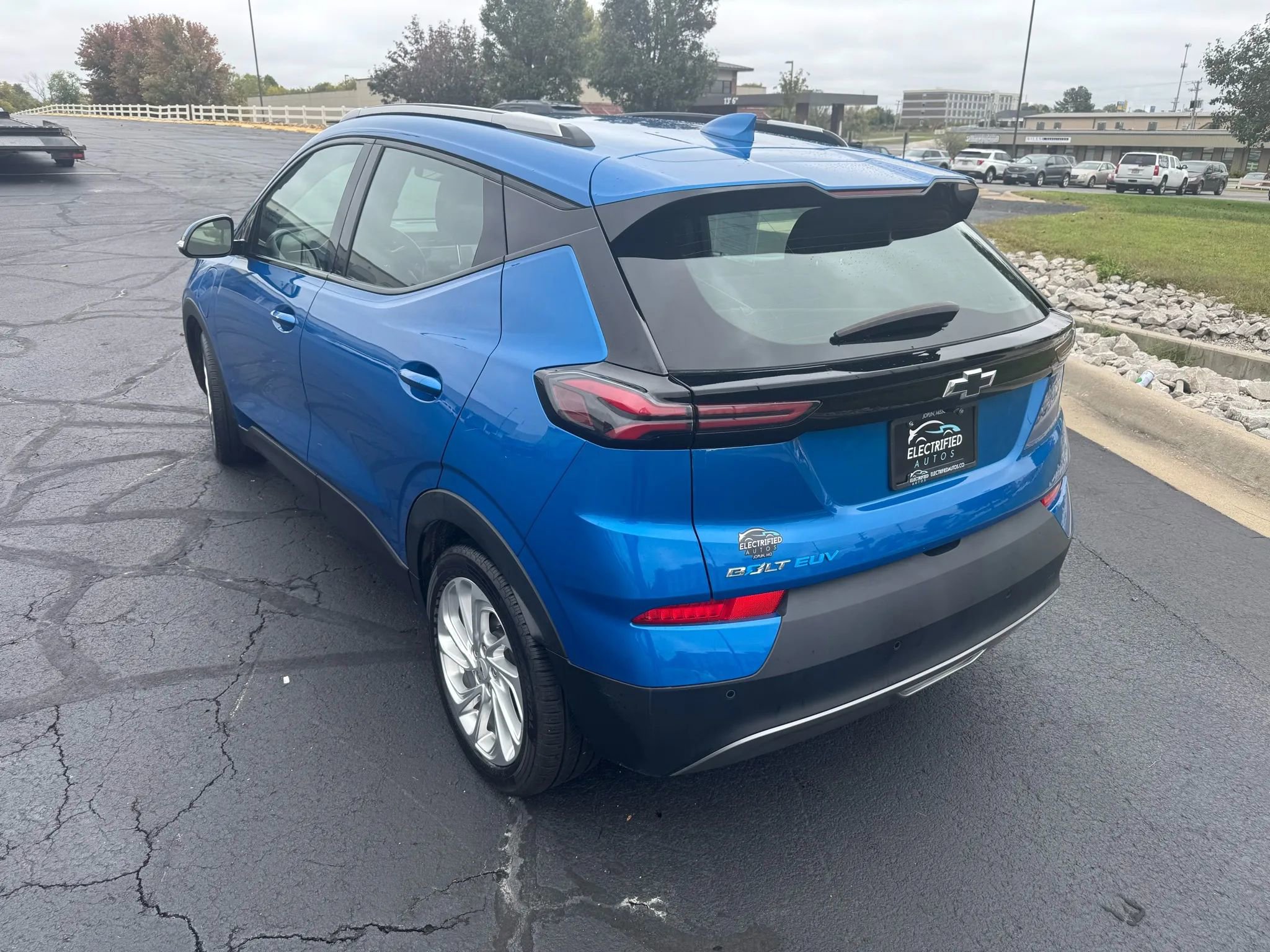 Used 2022 Chevrolet Bolt EUV LT w/ Comfort Package image 2