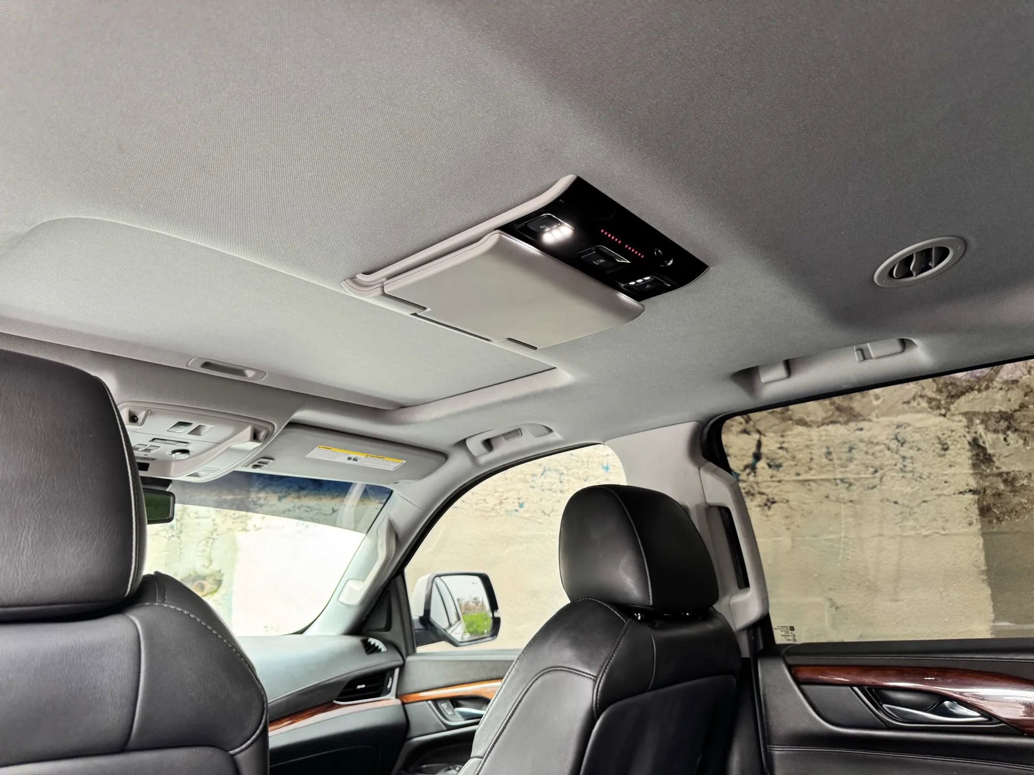 Used 2015 Cadillac Escalade Premium image 27