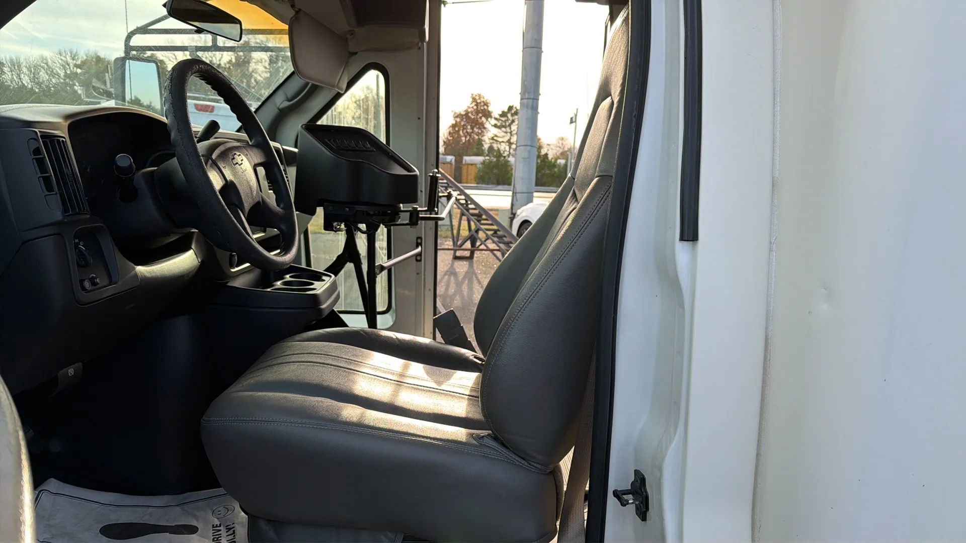 Used 2004 Chevrolet Express 3500 w/ School Bus Package image 9