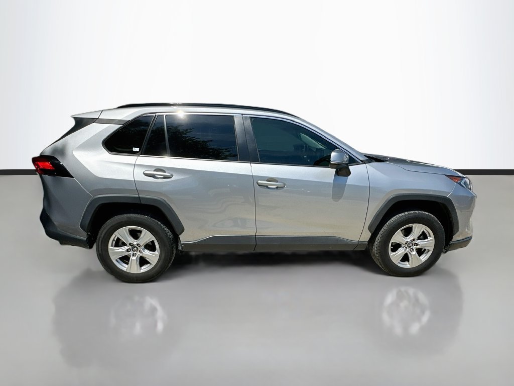 Used 2019 Toyota RAV4 XLE FWD image 4