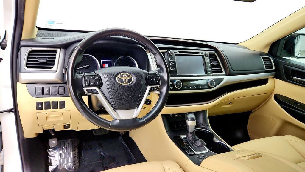 Used 2019 Toyota Highlander XLE AWD/4WD image 13