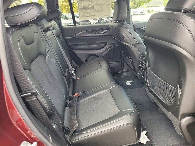 New 2025 Jeep Grand Cherokee Altitude image 15