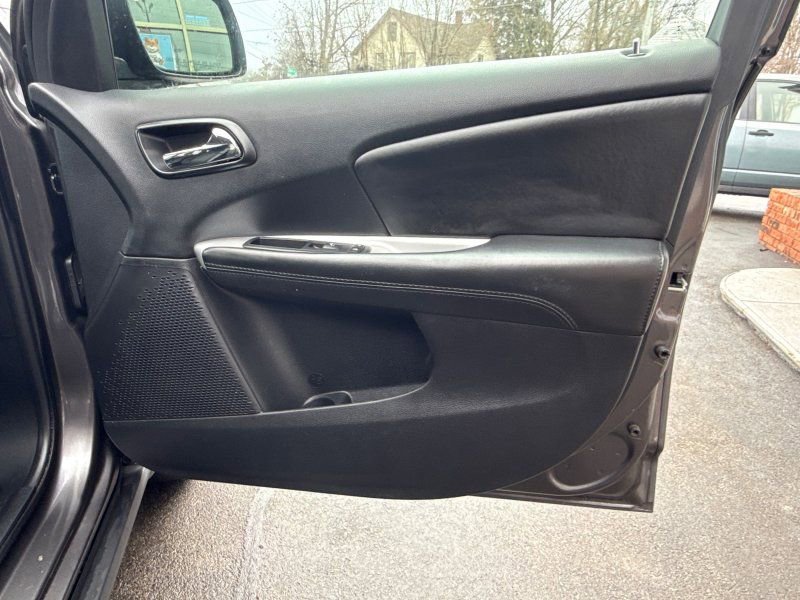 Used 2019 Dodge Journey SE w/ Blacktop Package image 15